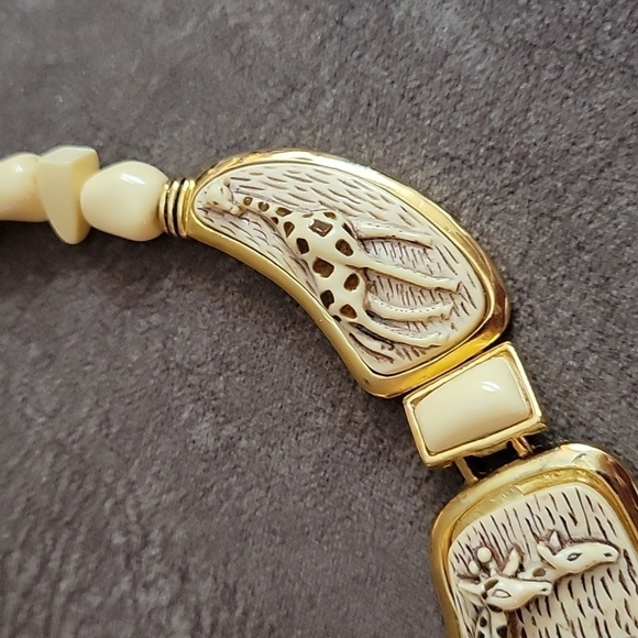 VTG 1970s 3D Acrylic Giraffe Bib Beaded Collar Necklace Clip-on Earrings Set - Picture 7 of 14